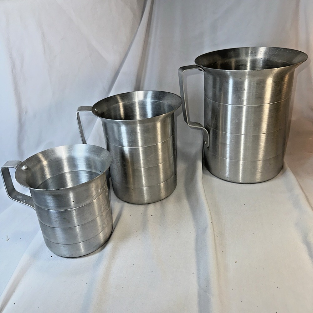 Set of 3 Winco Large Aluminum Measuring Cups 1 QT, 2 Qt, 4 Qt with Handles